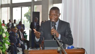 SEM JULIEN PALUKU REND HOMMAGE AU BAOBAB TOMBE, MEDARD AUTSAI ASENGA, GOUVERNEUR HONORAIRE DE LA PROVINCE ORIENTALE