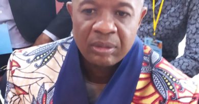 TROIS AMBASSADEURS DU FOOT AU COMITE OLYMPIQUE CONGOLAIS (COC) : Roger-Bobo Bondembe Bokanianga, Mme Mado Ekene et Désiré Bonina Ifonge TROIS AMBASSADEURS DU FOOT AU COMITE OLYMPIQUE CONGOLAIS (COC) : Roger-Bobo Bondembe Bokanianga, Mme Mado Ekene et Désiré Bonina Ifonge