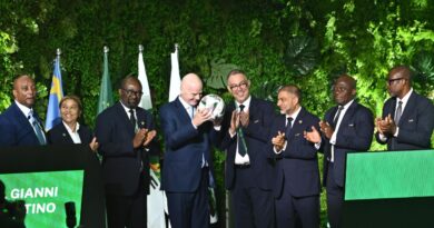 VOUS AVEZ DIT A VERON MOSENGO-OMBA VENDEUR D’ILLUSIONS? TROP FACILE TOUT DE MEME… VOUS AVEZ DIT A VERON MOSENGO-OMBA VENDEUR D’ILLUSIONS? TROP FACILE TOUT DE MEME…