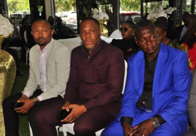 LE SG DE LA FECOFA, JEAN-MARIE MBUYI KALONJI, REND HOMMAGE A L’ANCIEN INTERNATIONAL ROGER LUKAKU CONDUIT EN SA DERNIERE DEMEURE CE JEUDI 23.10 LE SG DE LA FECOFA, JEAN-MARIE MBUYI KALONJI, REND HOMMAGE A L’ANCIEN INTERNATIONAL ROGER LUKAKU CONDUIT EN SA DERNIERE DEMEURE CE JEUDI 23.10