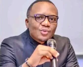 BON RETOUR, EXCELLENCE CÉDRIC AYAKA KUMA, VICE-GOUVERNEUR DE LA PROVINCE DE LA MONGALA « LA FORCE TRANQUILLE » BON RETOUR, EXCELLENCE CÉDRIC AYAKA KUMA, VICE-GOUVERNEUR DE LA PROVINCE DE LA MONGALA « LA FORCE TRANQUILLE »